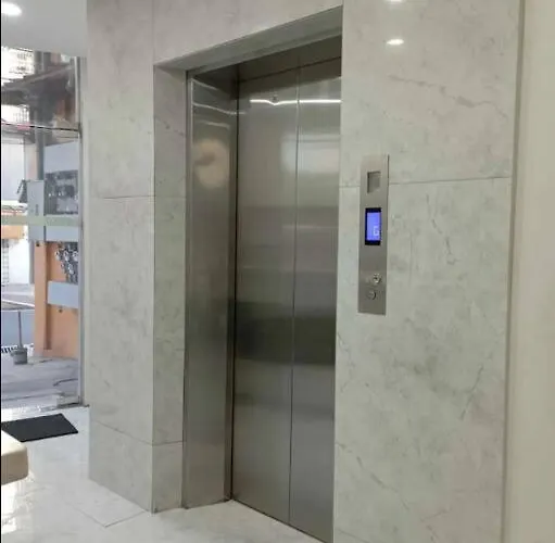 St. Marvin Makati M505 * Manille